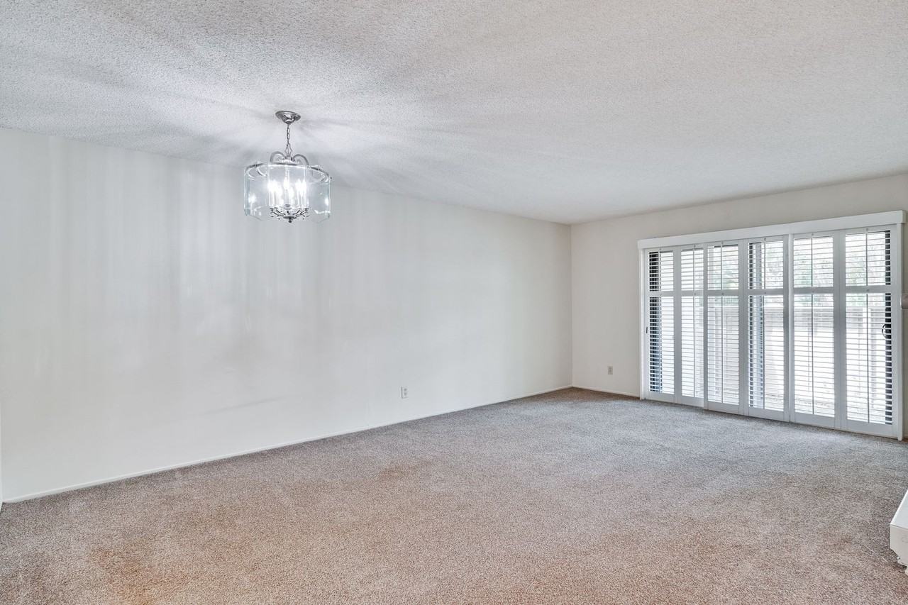 1083 N Abbott Ave - Photo 6 of 38