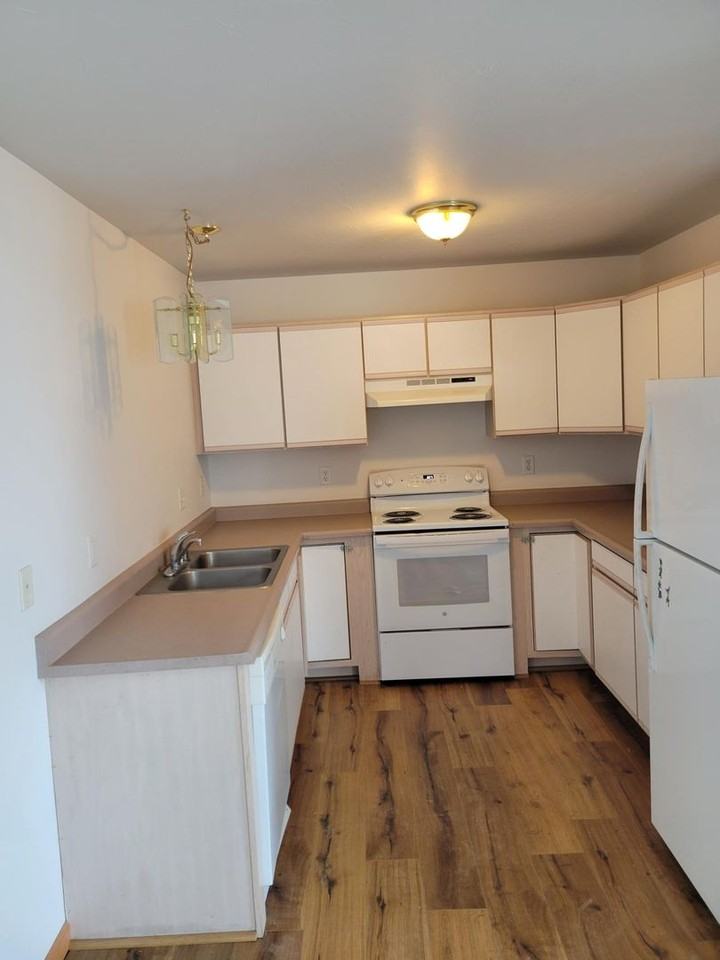97 13th St #A - Photo 2 of 23