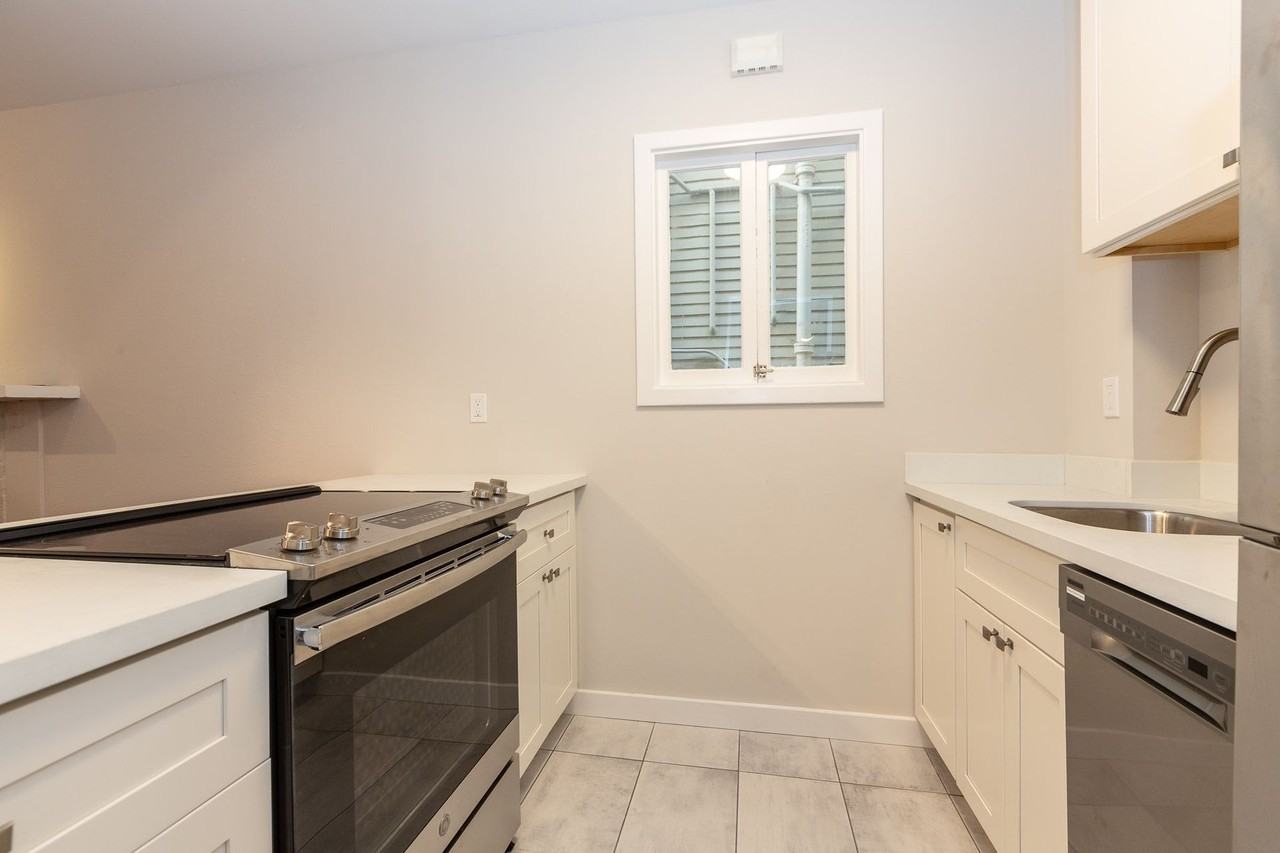 2140 Lyon St - Photo 5 of 32