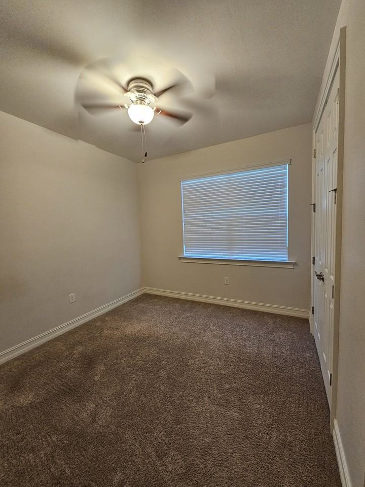 3141 Amadora Cir #1 - Photo 4 of 28