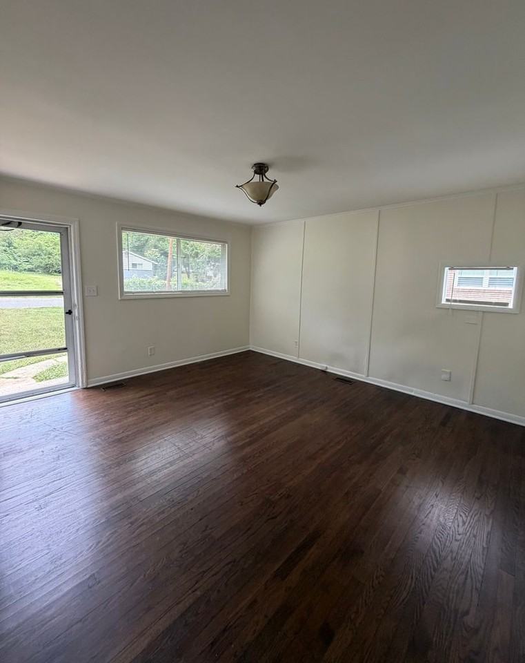 2607 Thornton Rd - Photo 2 of 10