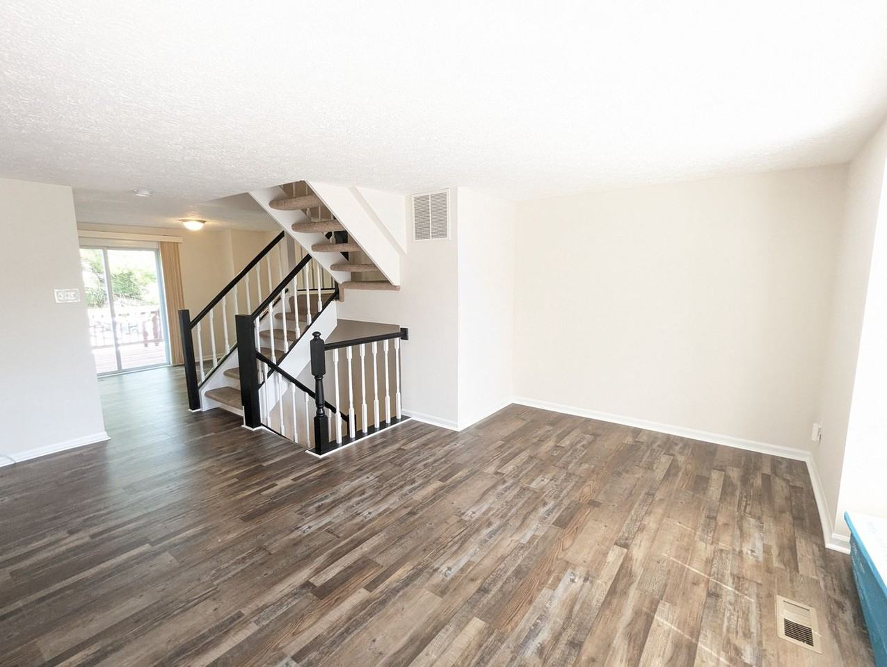 1390 David Ln - Photo 5 of 27