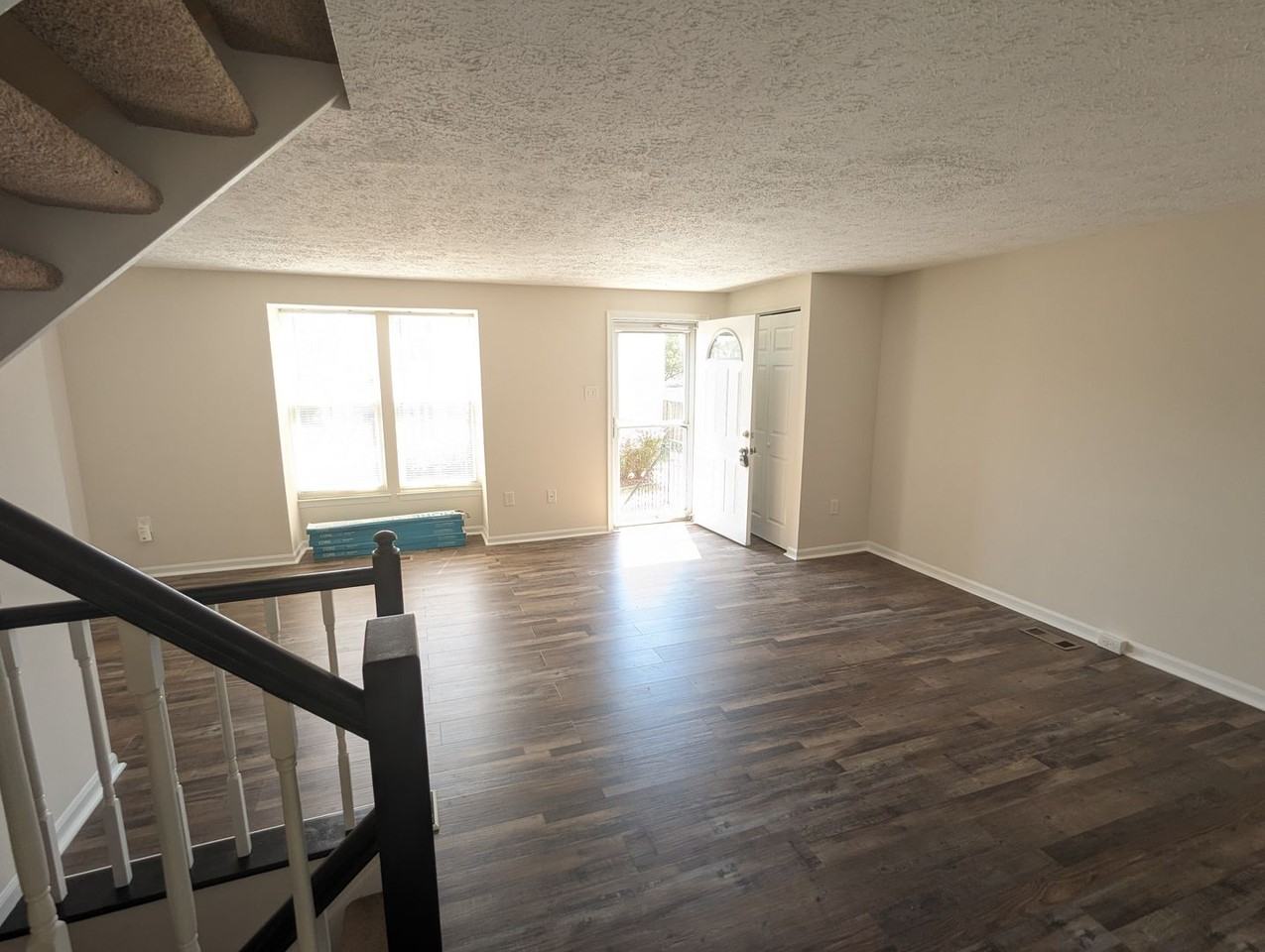 1390 David Ln - Photo 7 of 27