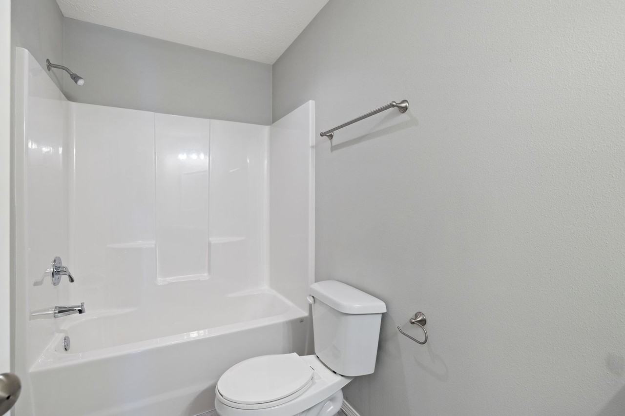 1357 S Normandy Ave - Photo 2 of 13