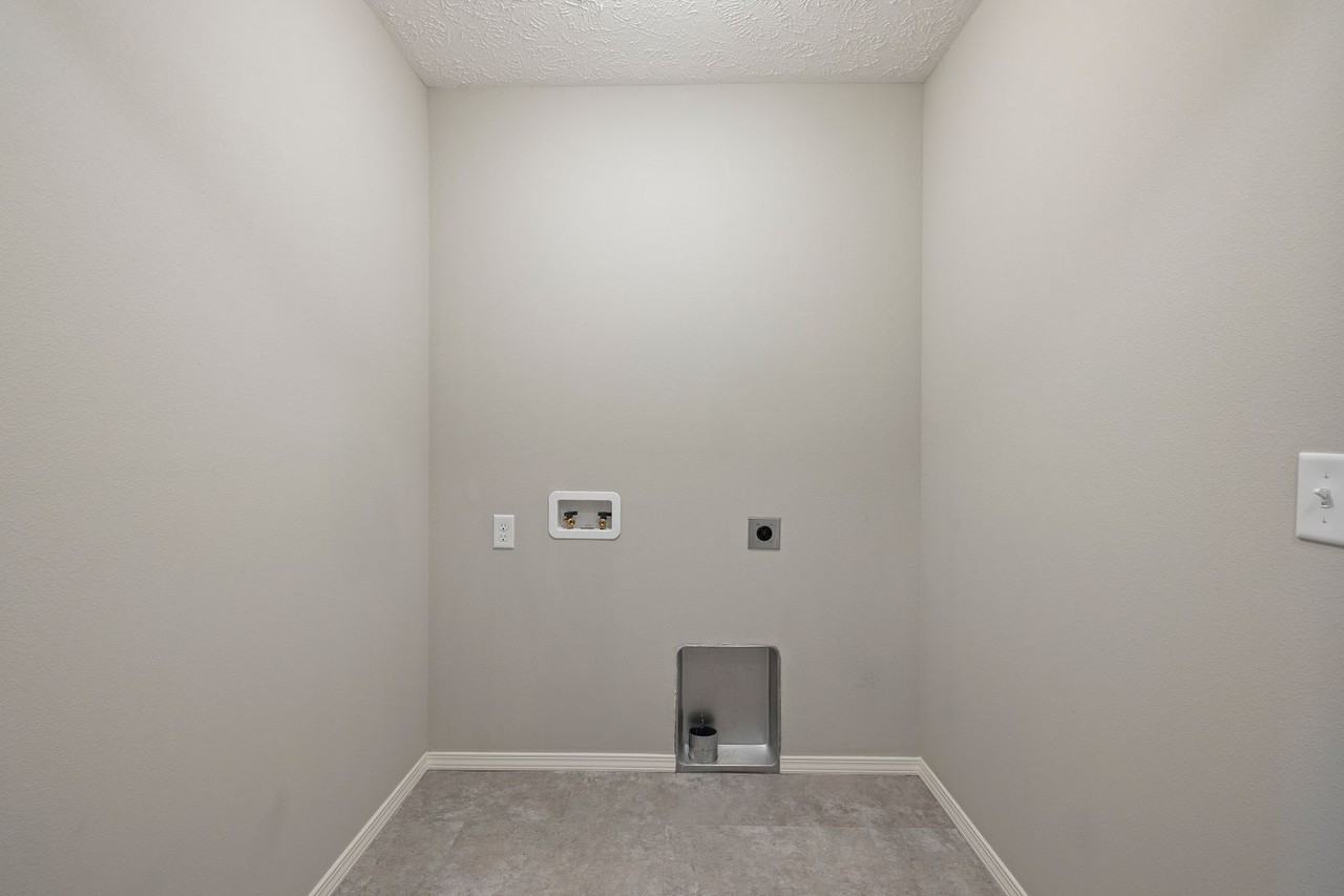 1357 S Normandy Ave - Photo 4 of 13
