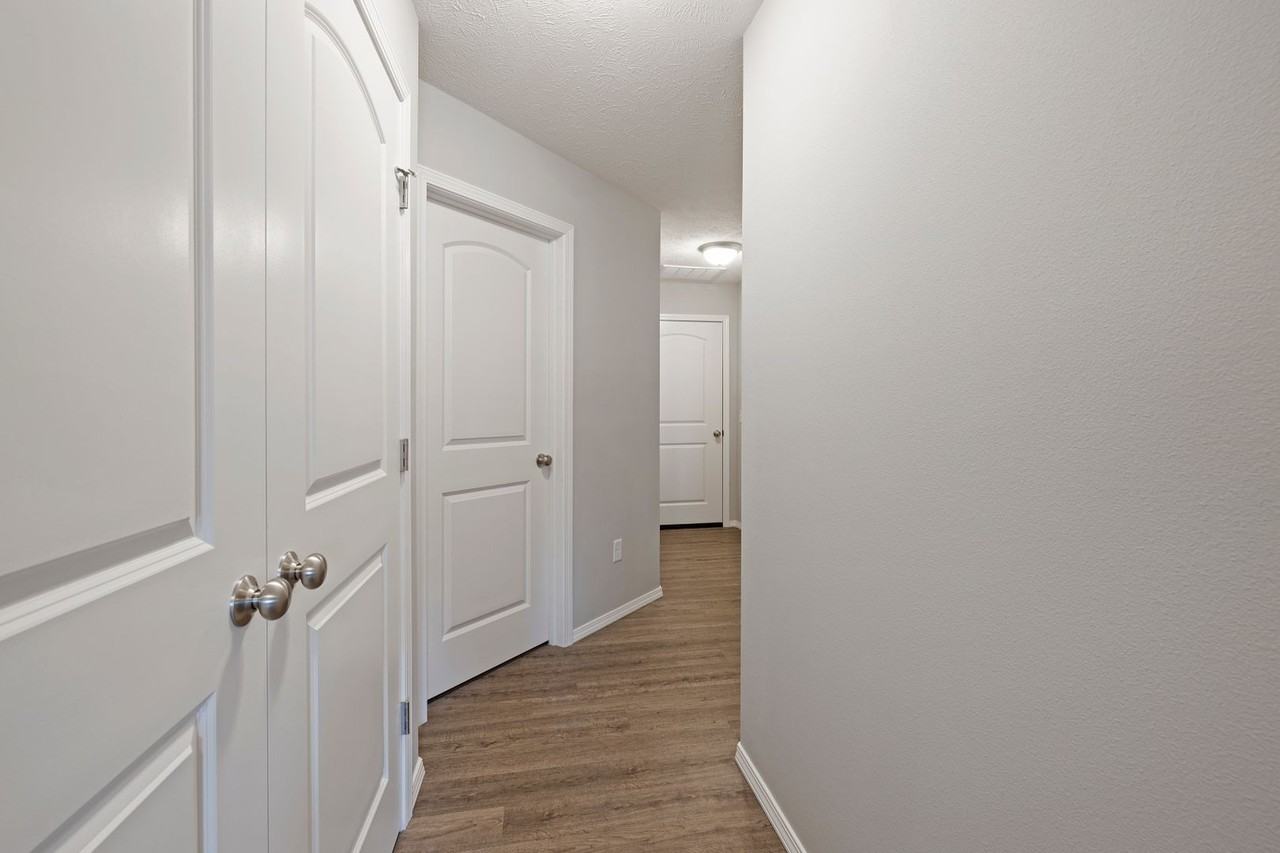 1357 S Normandy Ave - Photo 5 of 13