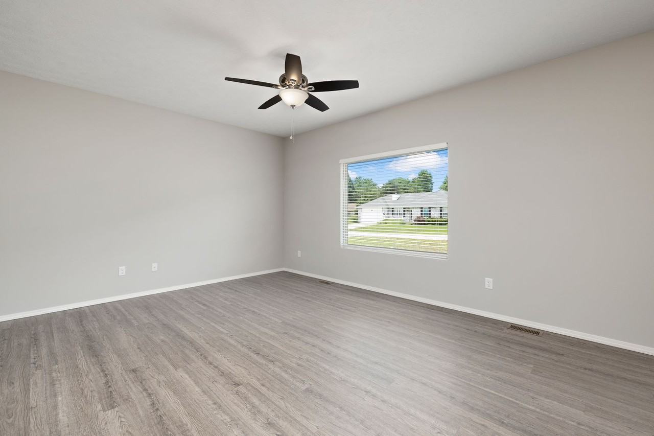 1357 S Normandy Ave - Photo 7 of 13