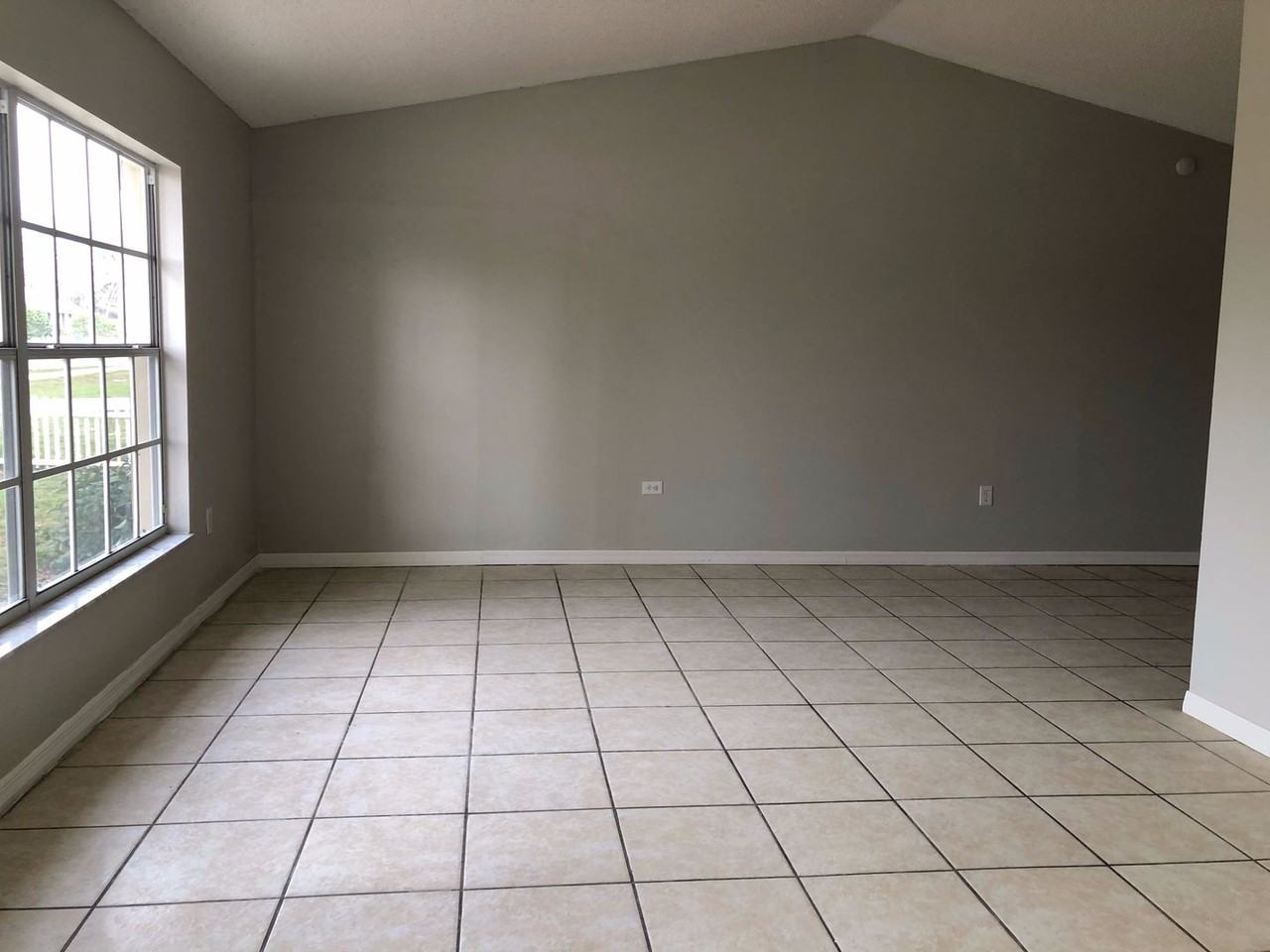 1614 Howland Blvd - Photo 3 of 9
