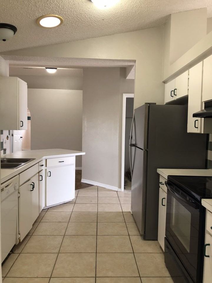 1614 Howland Blvd - Photo 4 of 9