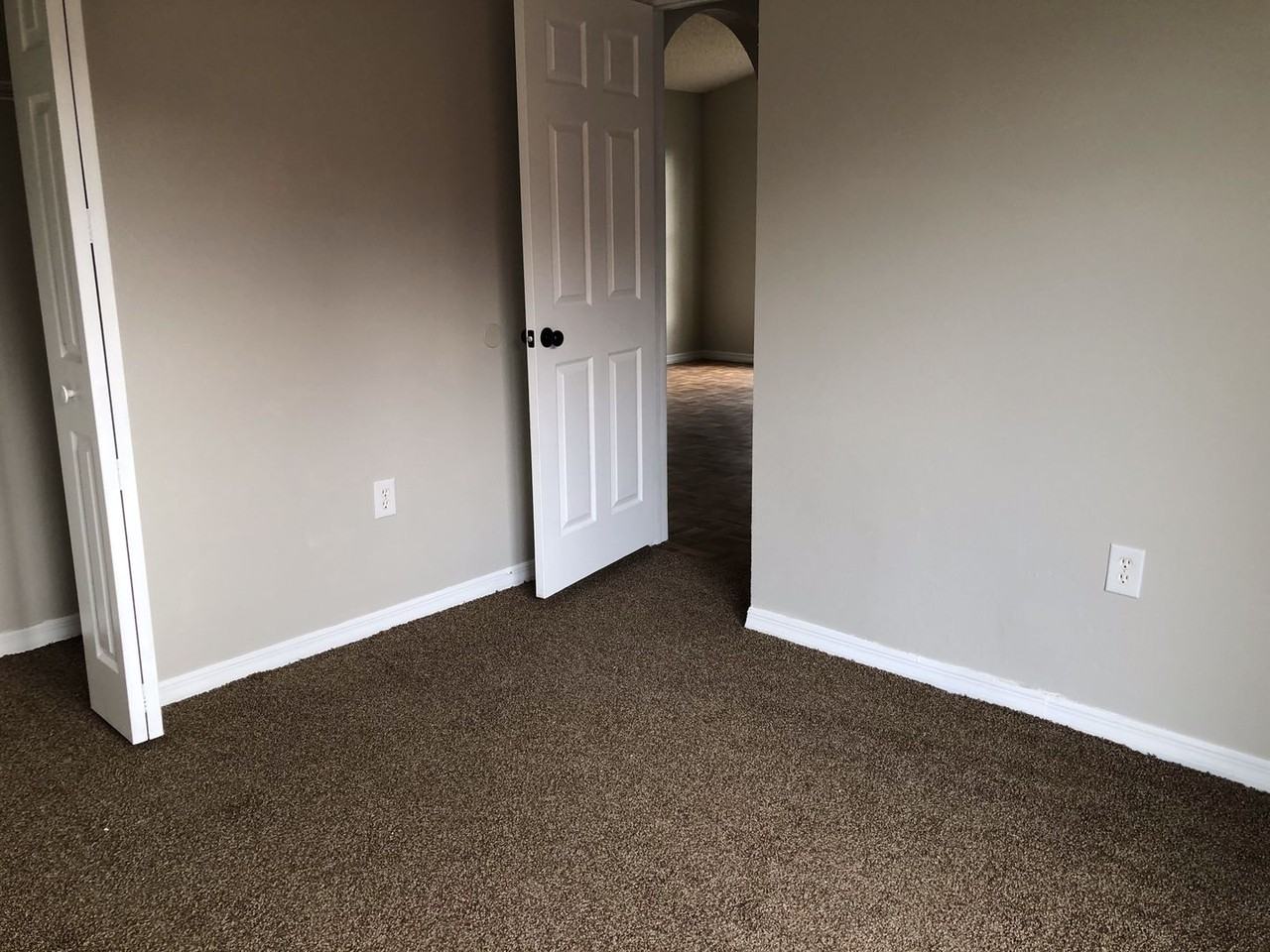 1614 Howland Blvd - Photo 5 of 9