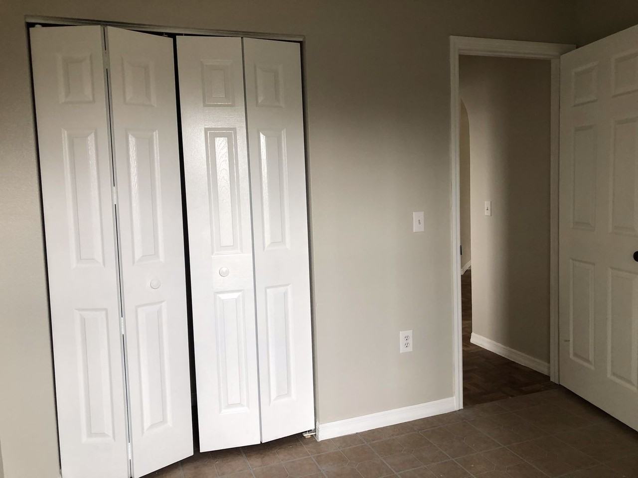 1614 Howland Blvd - Photo 6 of 9