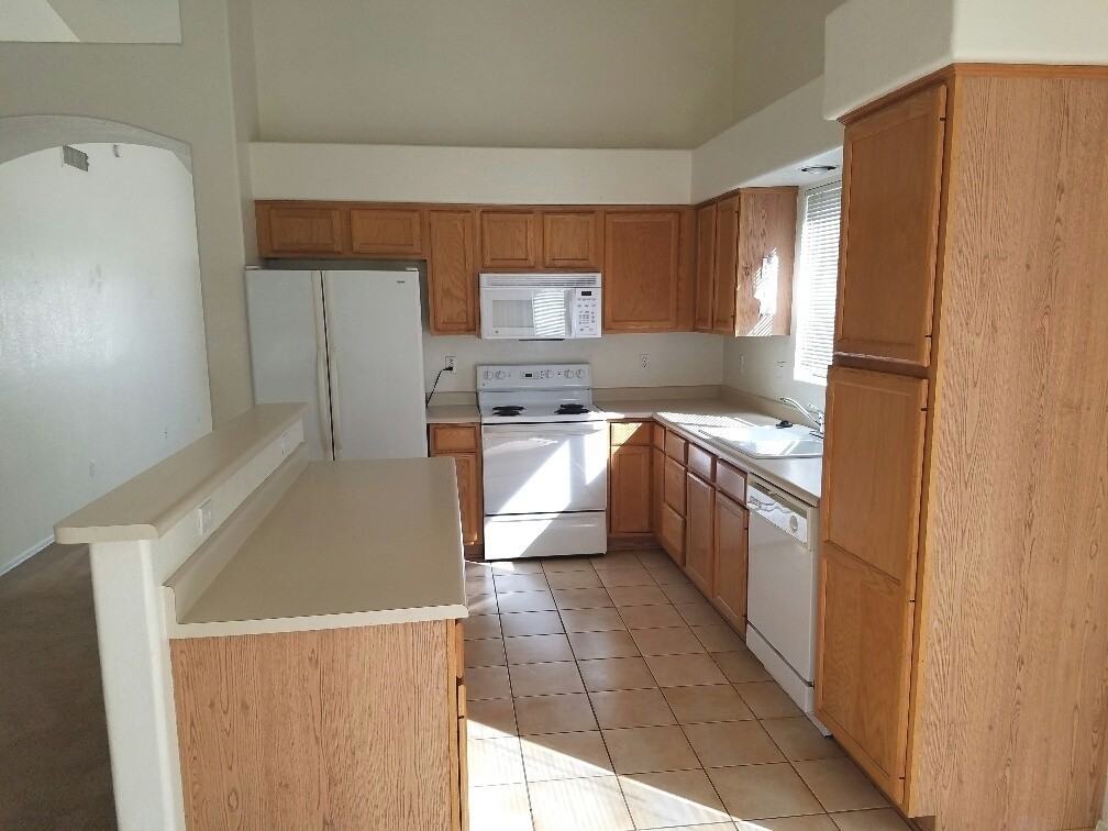 6411 W Libby St - Photo 4 of 13