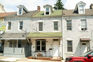featured image of 425 W Gordon St