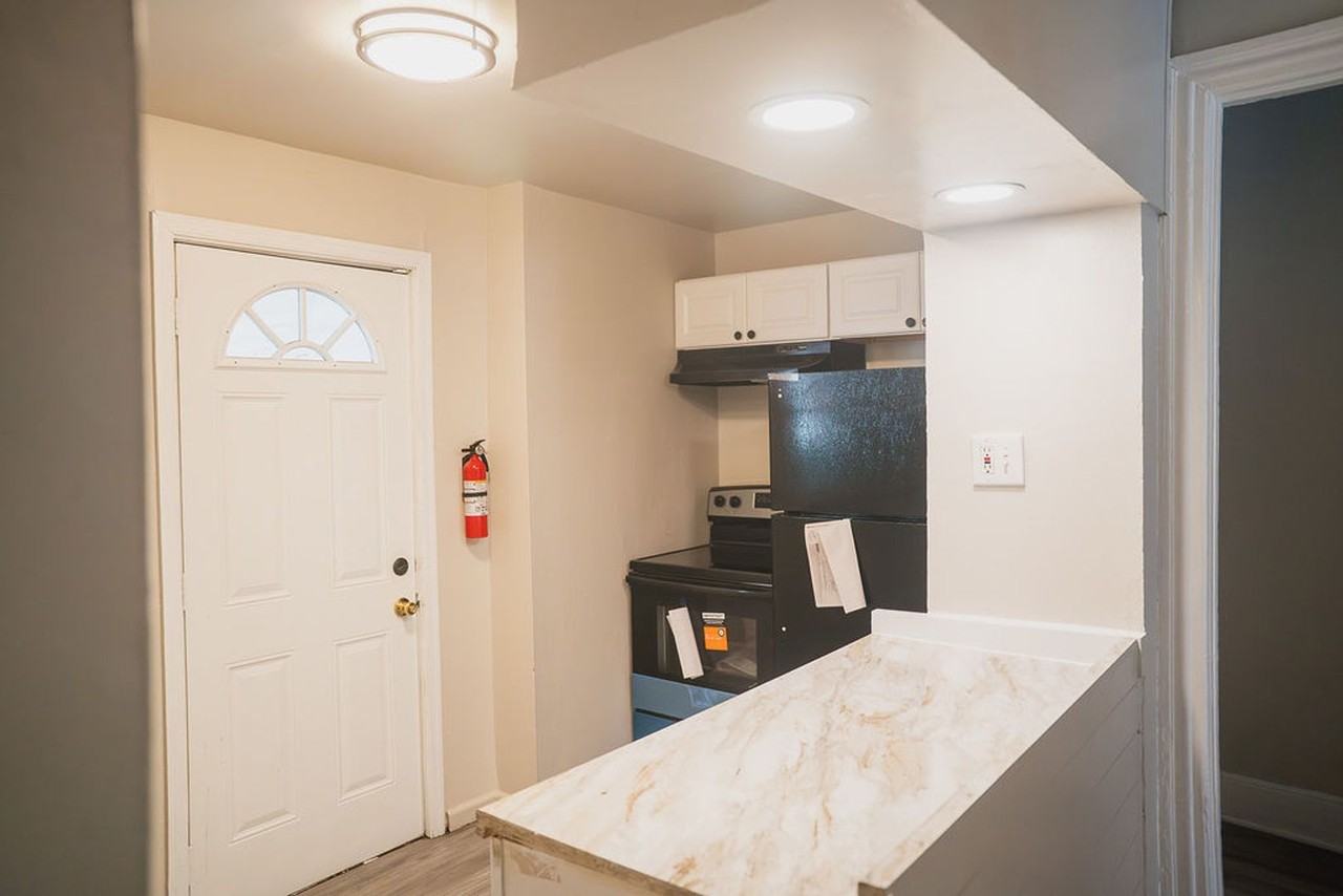 425 W Gordon St - Photo 3 of 23