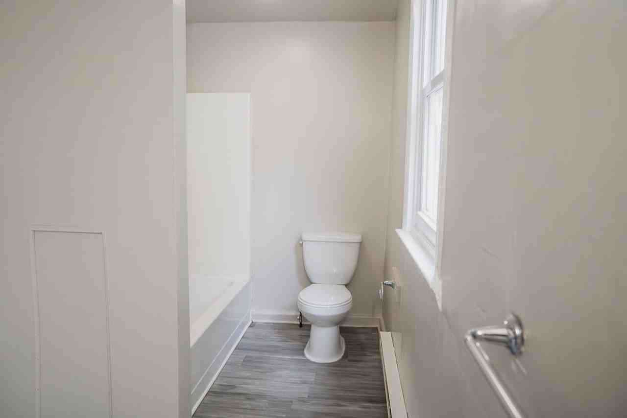 425 W Gordon St - Photo 7 of 23