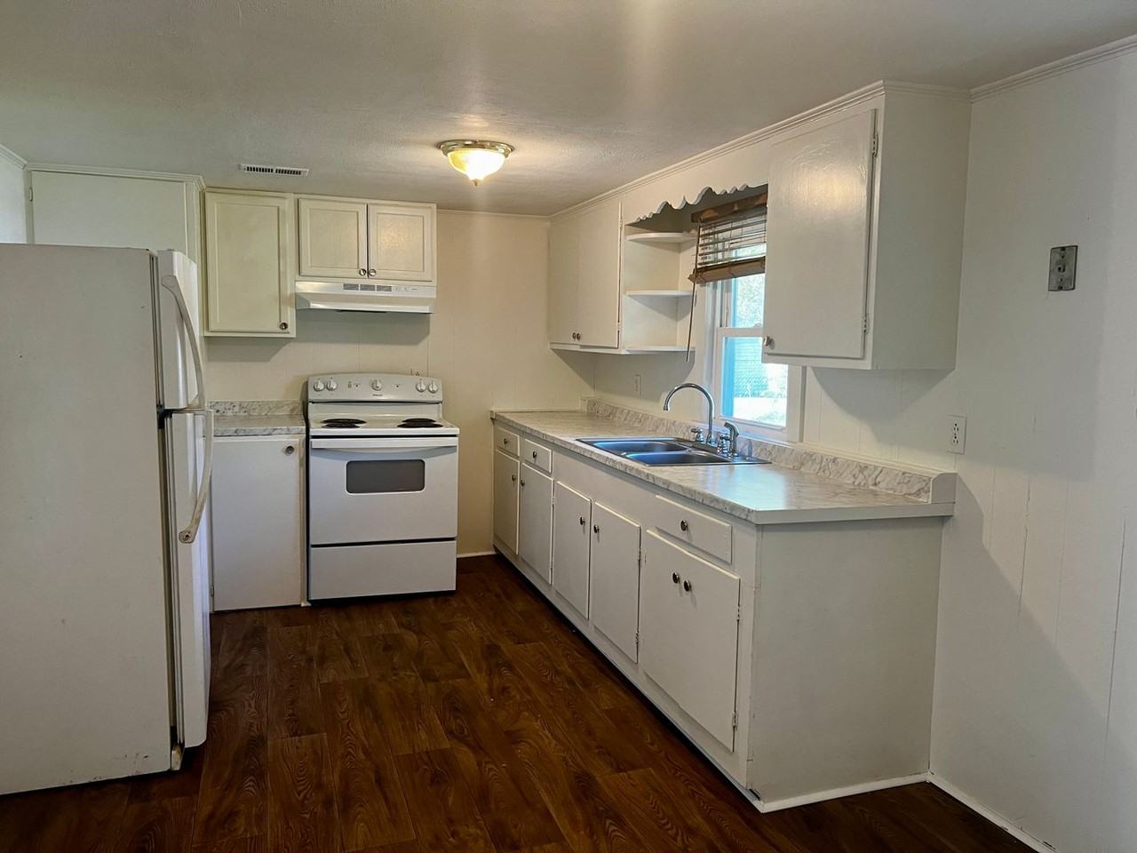 109 Burlington Dr - Photo 3 of 9