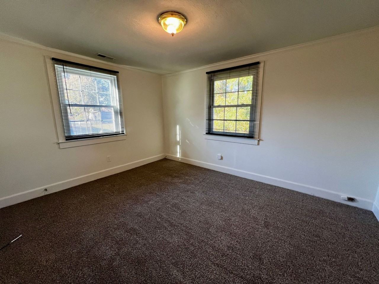 109 Burlington Dr - Photo 5 of 9