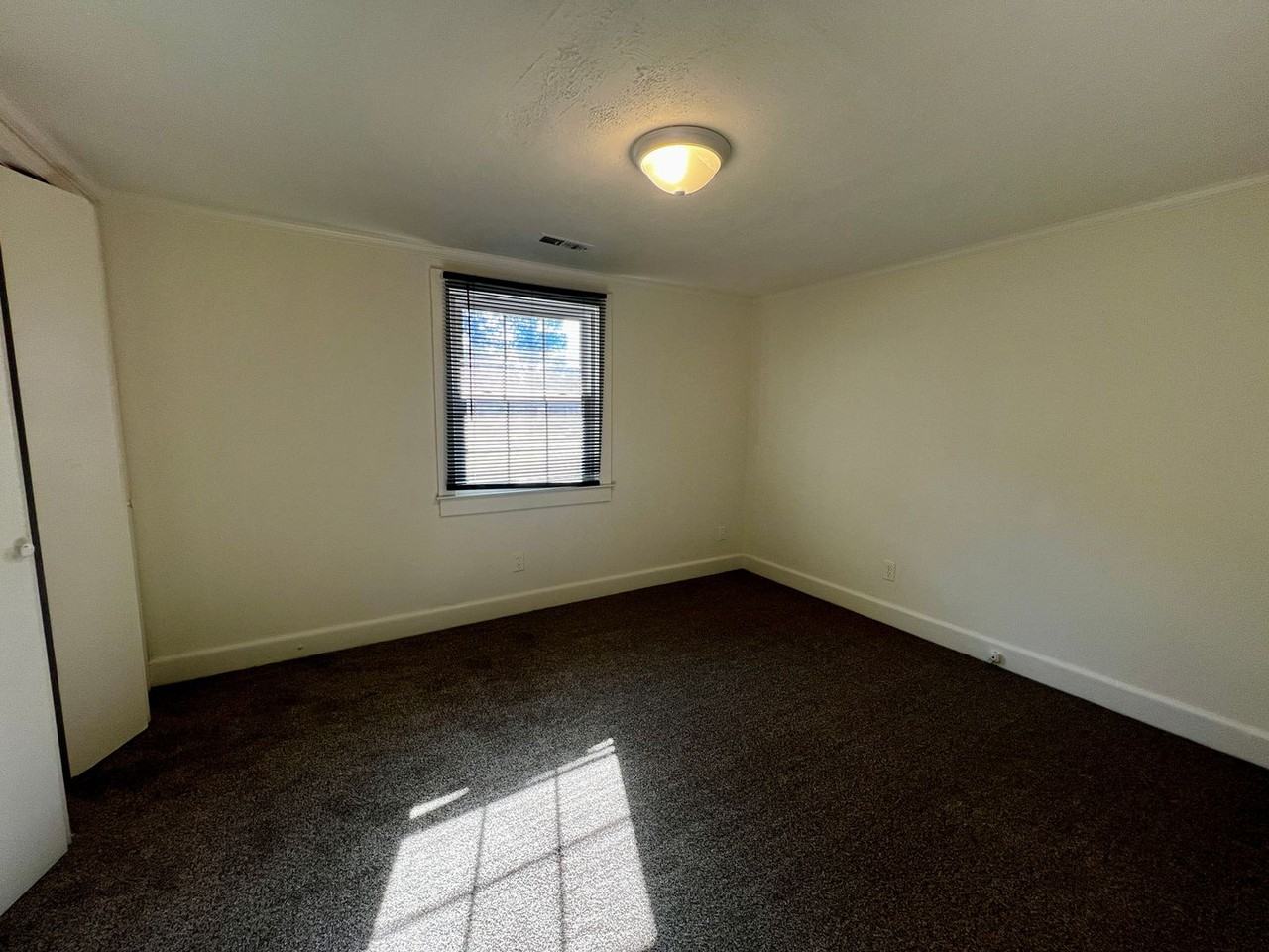 109 Burlington Dr - Photo 6 of 9