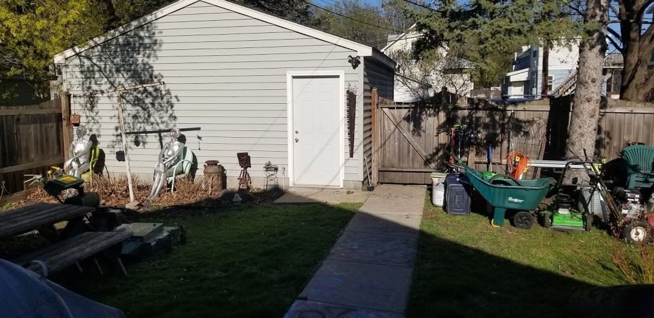1022 20th Ave Se - Photo 2 of 9