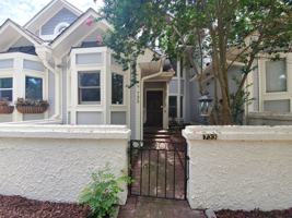featured image of 733 Victorian Pl
