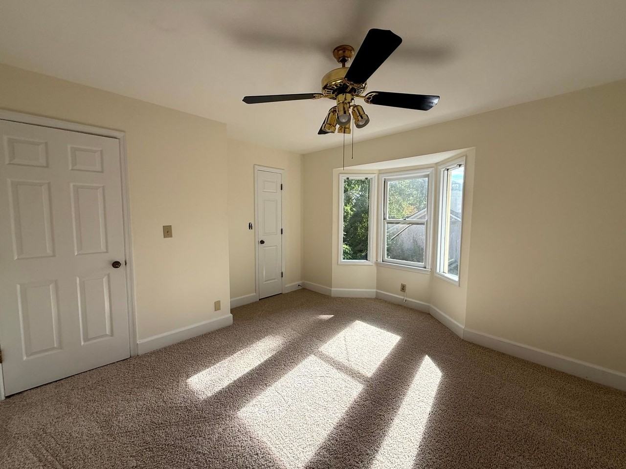 733 Victorian Pl - Photo 3 of 14