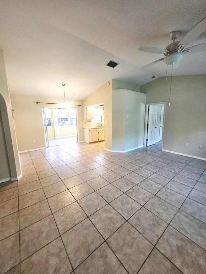 23123 Glen Ave - Photo 5 of 23