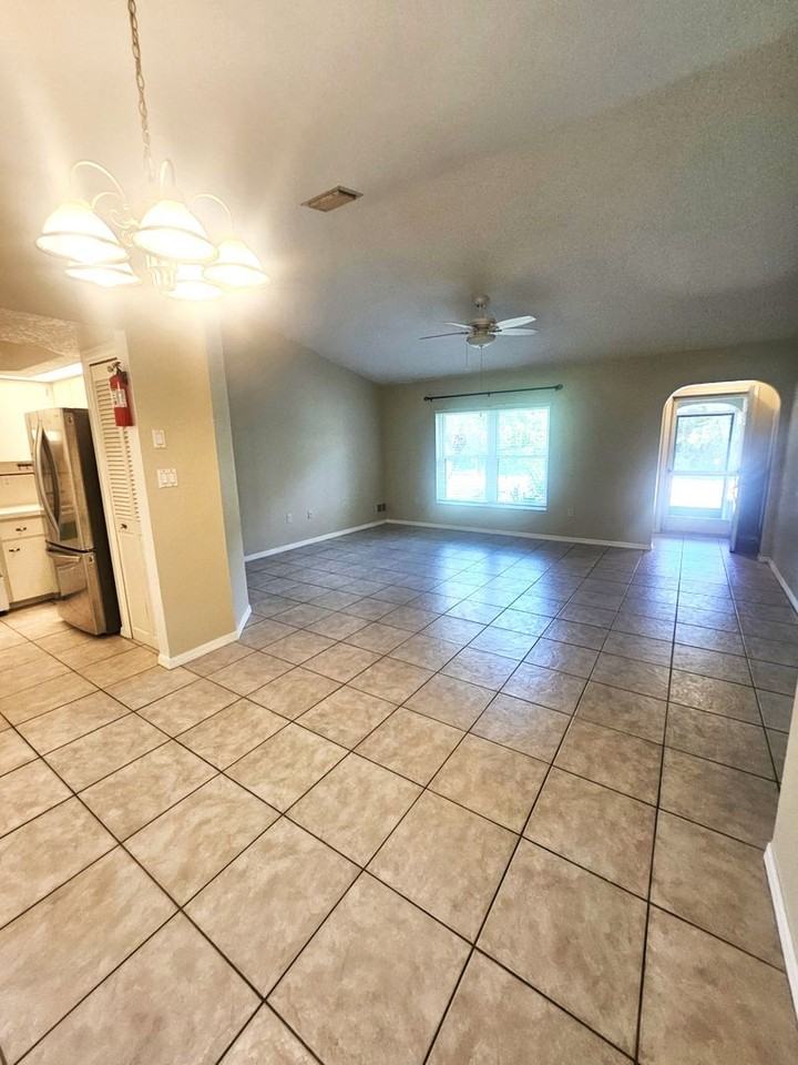 23123 Glen Ave - Photo 7 of 23