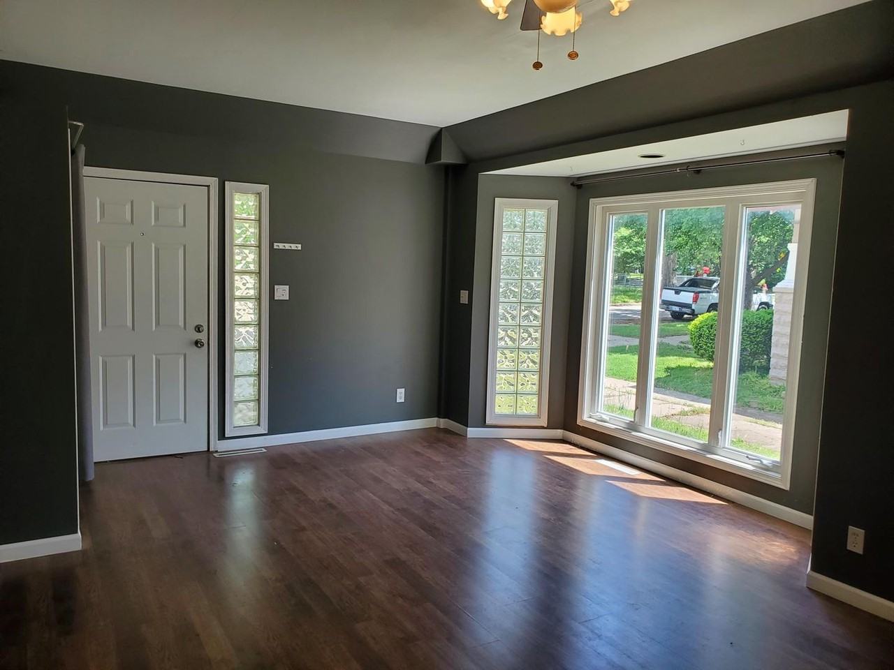 3209 Chatfield Pl - Photo 2 of 33