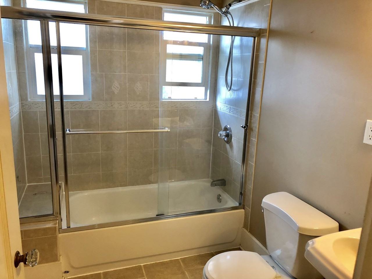 7024 Ne Oregon St #A - Photo 7 of 22