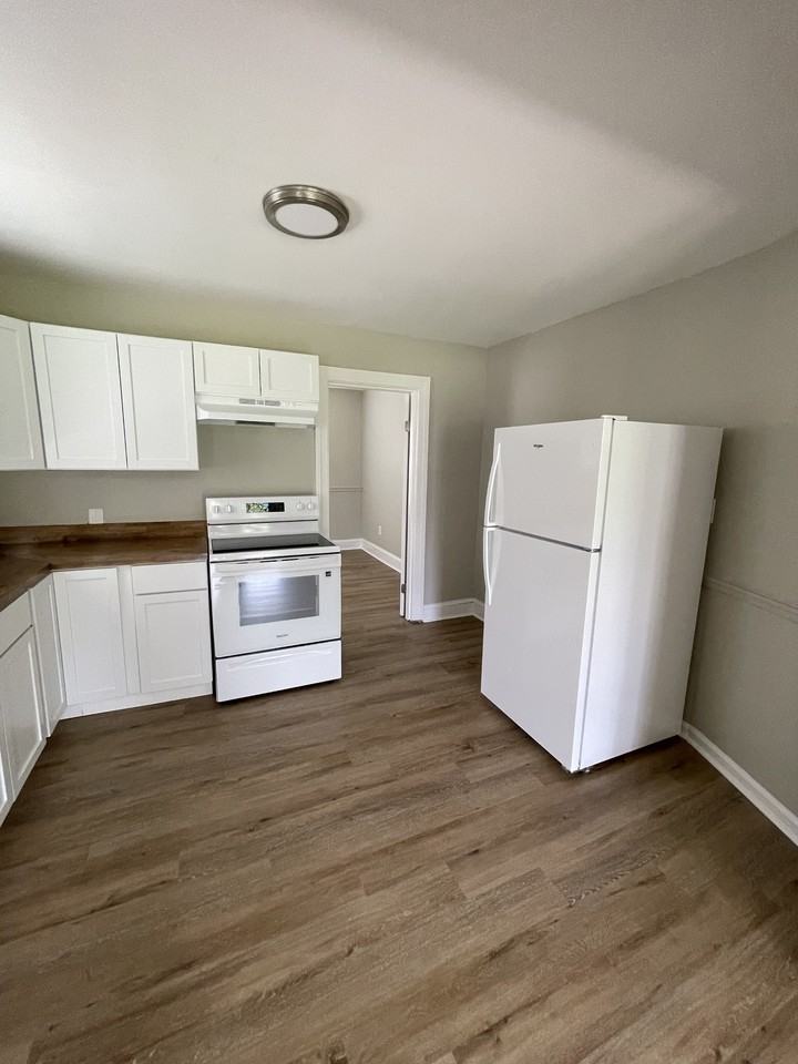 122 Marshall St #1 - Photo 4 of 11