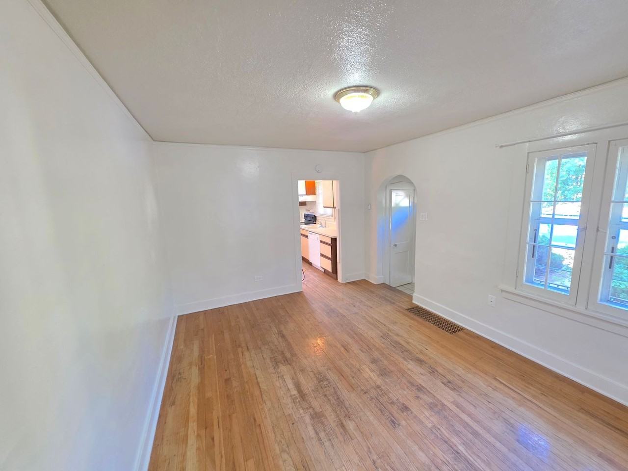 1854 S Williams St - Photo 2 of 11