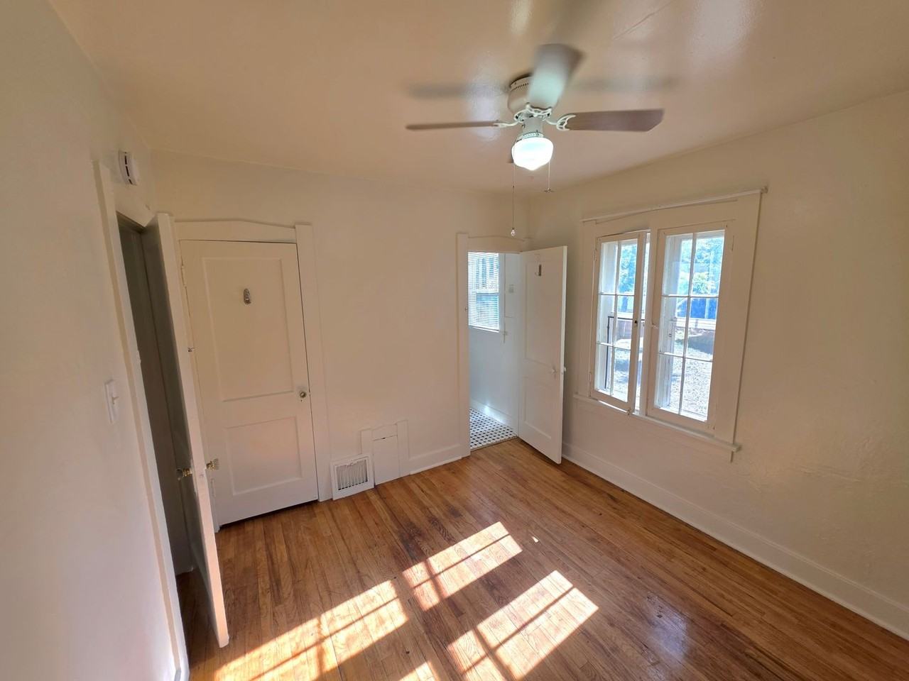 1854 S Williams St - Photo 3 of 11