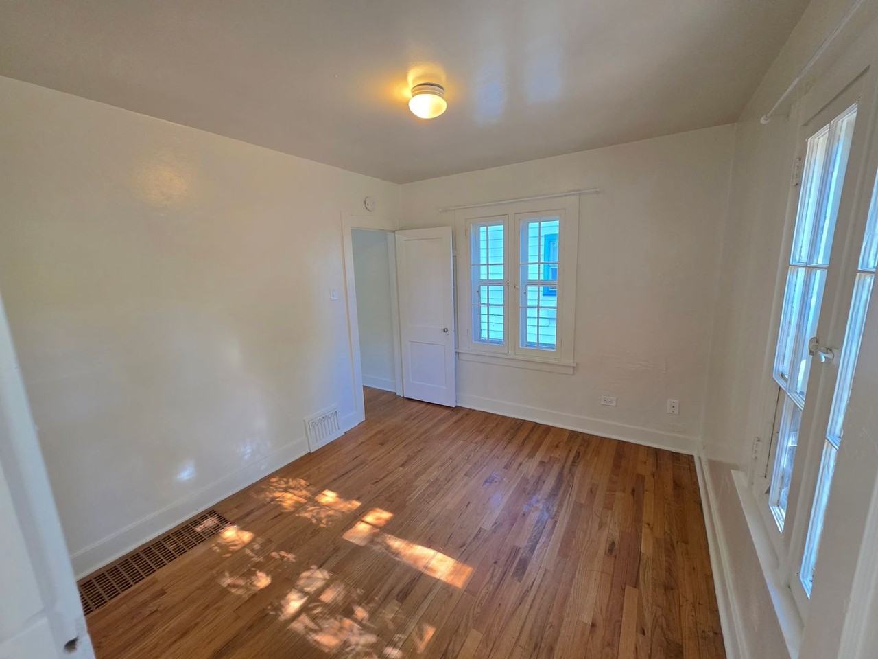 1854 S Williams St - Photo 4 of 11