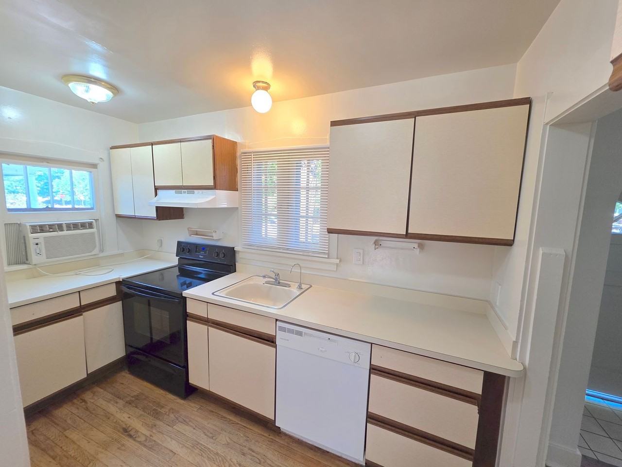 1854 S Williams St - Photo 6 of 11