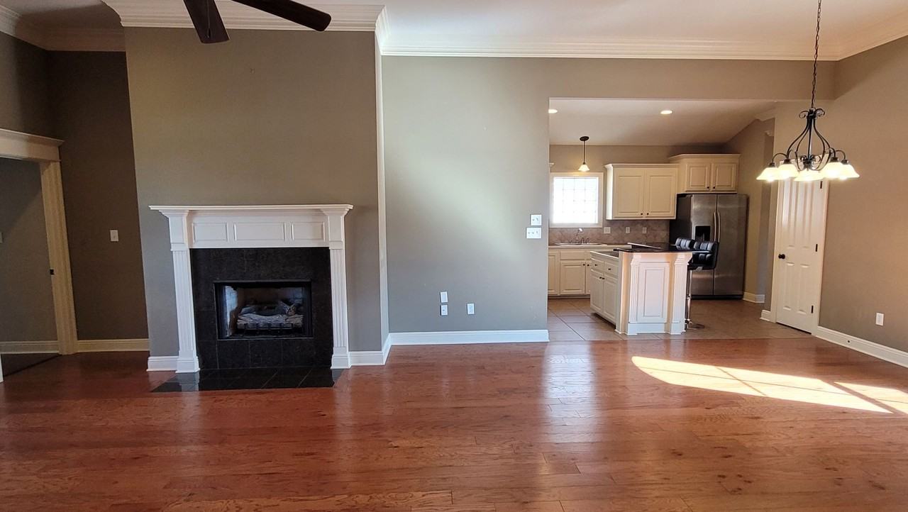 10587 Hill Pointe Ave - Photo 2 of 13
