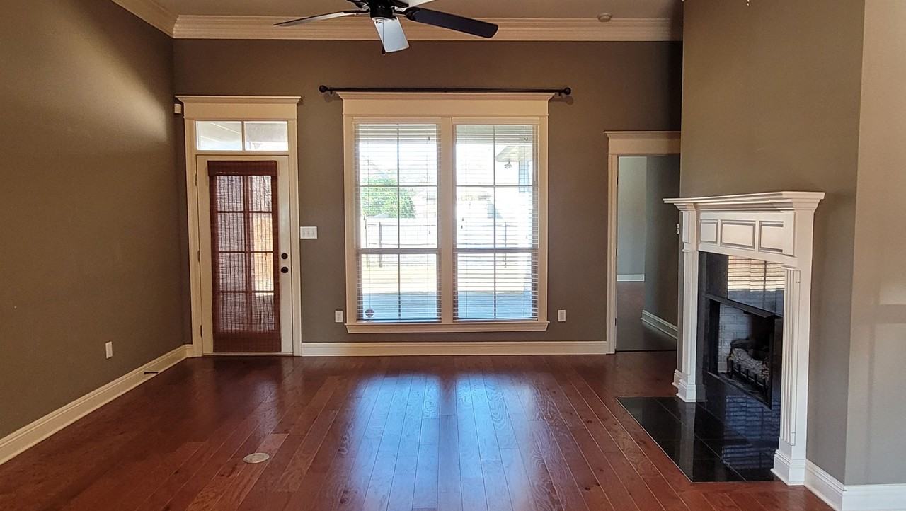 10587 Hill Pointe Ave - Photo 3 of 13