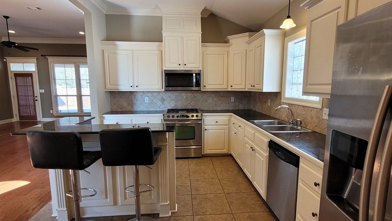 10587 Hill Pointe Ave - Photo 5 of 13