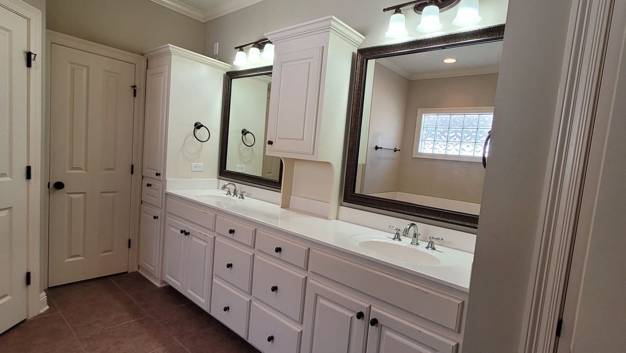 10587 Hill Pointe Ave - Photo 7 of 13