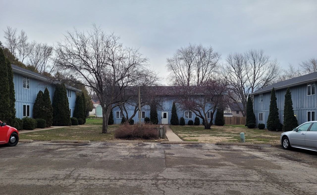 1 Bedroom Apartment $650/month $400 deposit - Photo 2 of 2