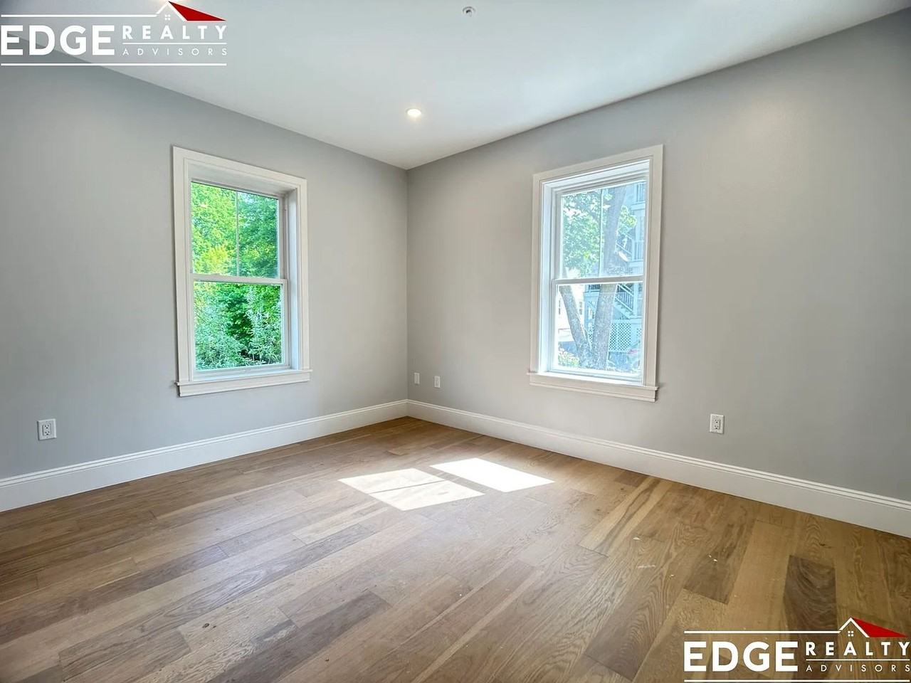 50 Fairbanks St - Photo 4 of 11