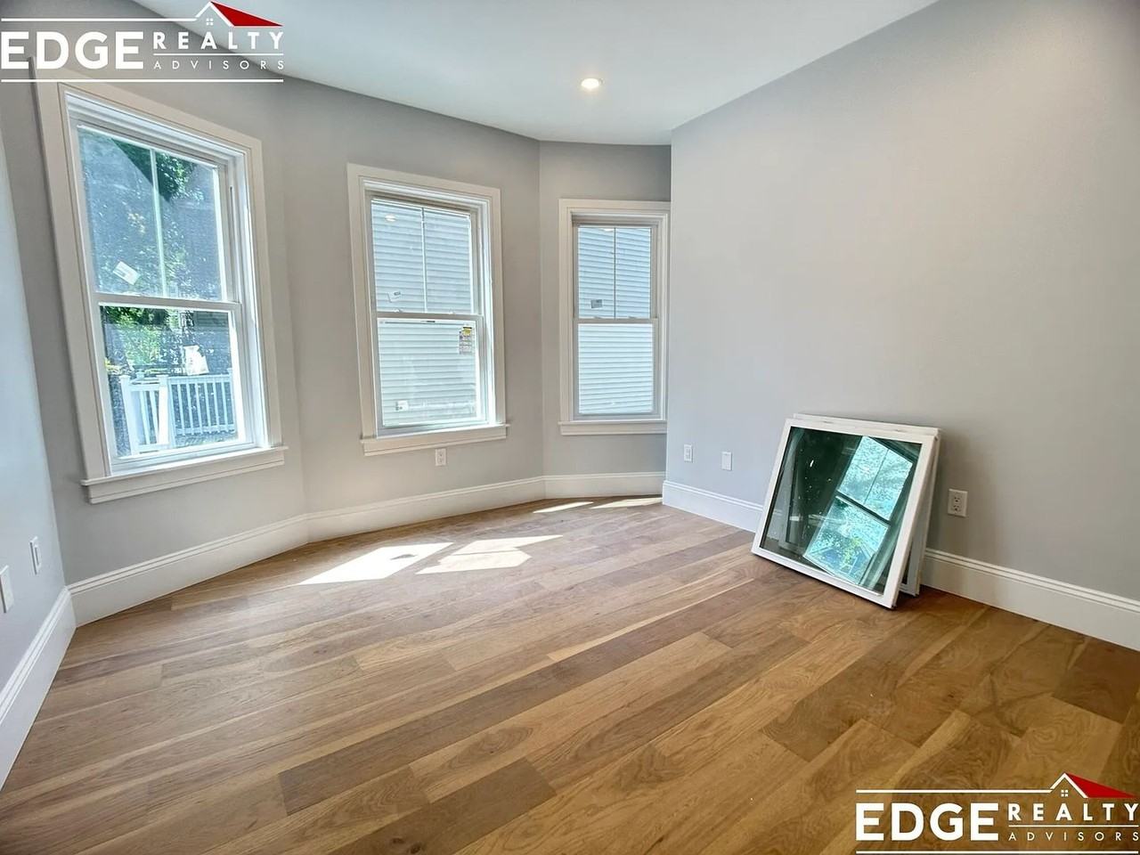 50 Fairbanks St - Photo 6 of 11