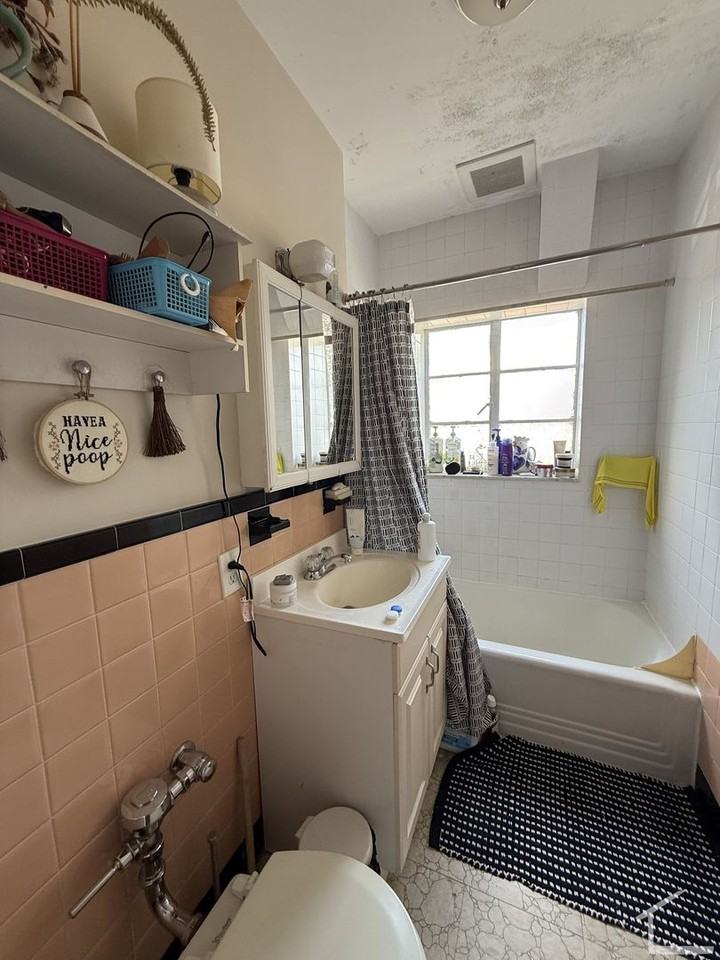 93 Strathmore Rd - Photo 2 of 10