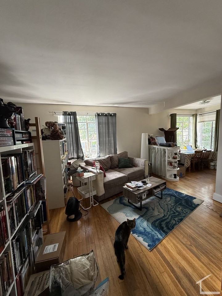 93 Strathmore Rd - Photo 3 of 10