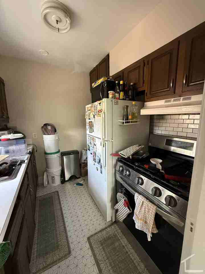 93 Strathmore Rd - Photo 7 of 10