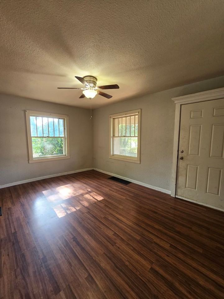 1521 W State St - Photo 2 of 11