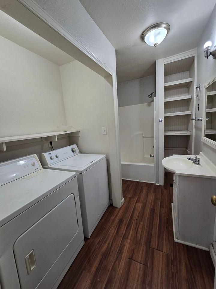 1521 W State St - Photo 7 of 11