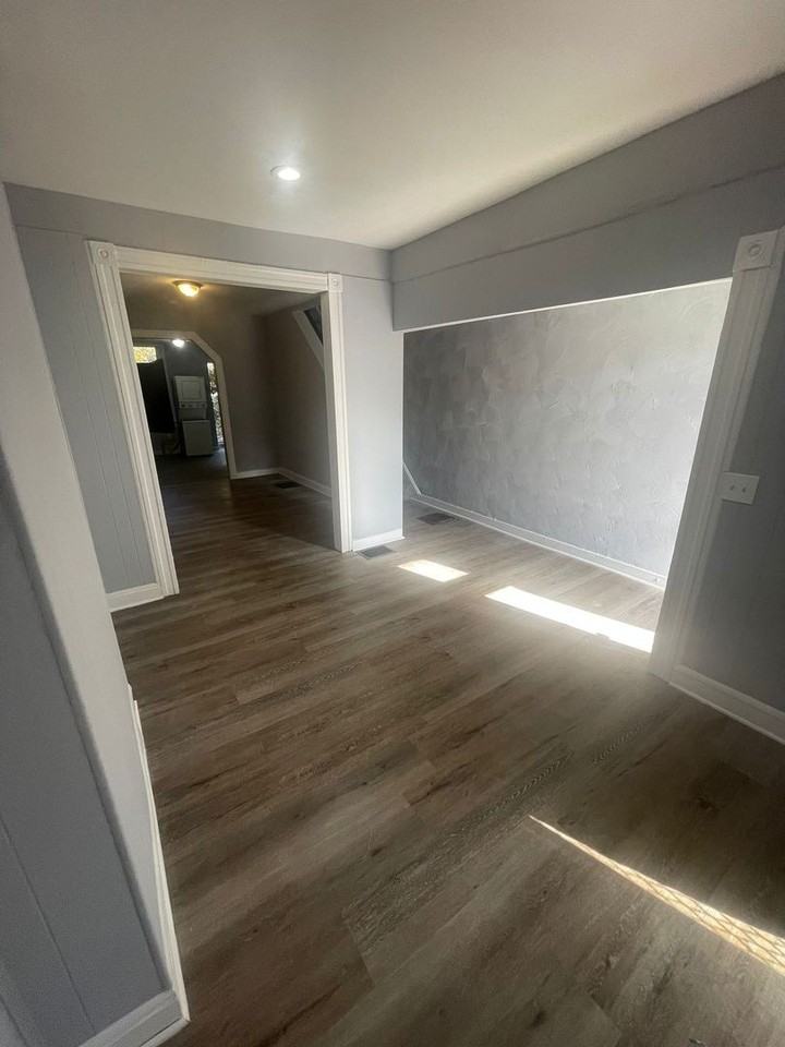 2410 W Baltimore St - Photo 2 of 10