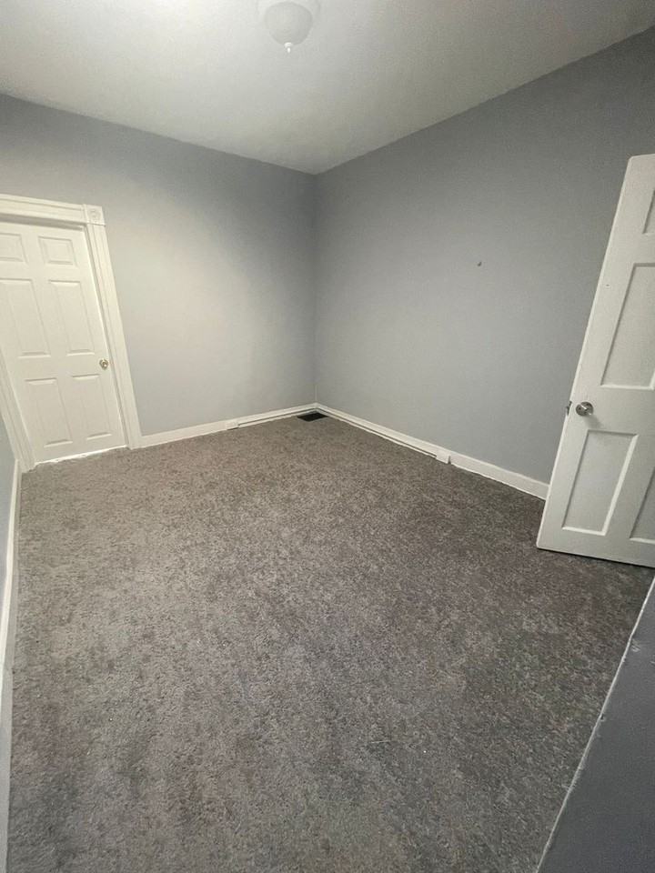 2410 W Baltimore St - Photo 3 of 10