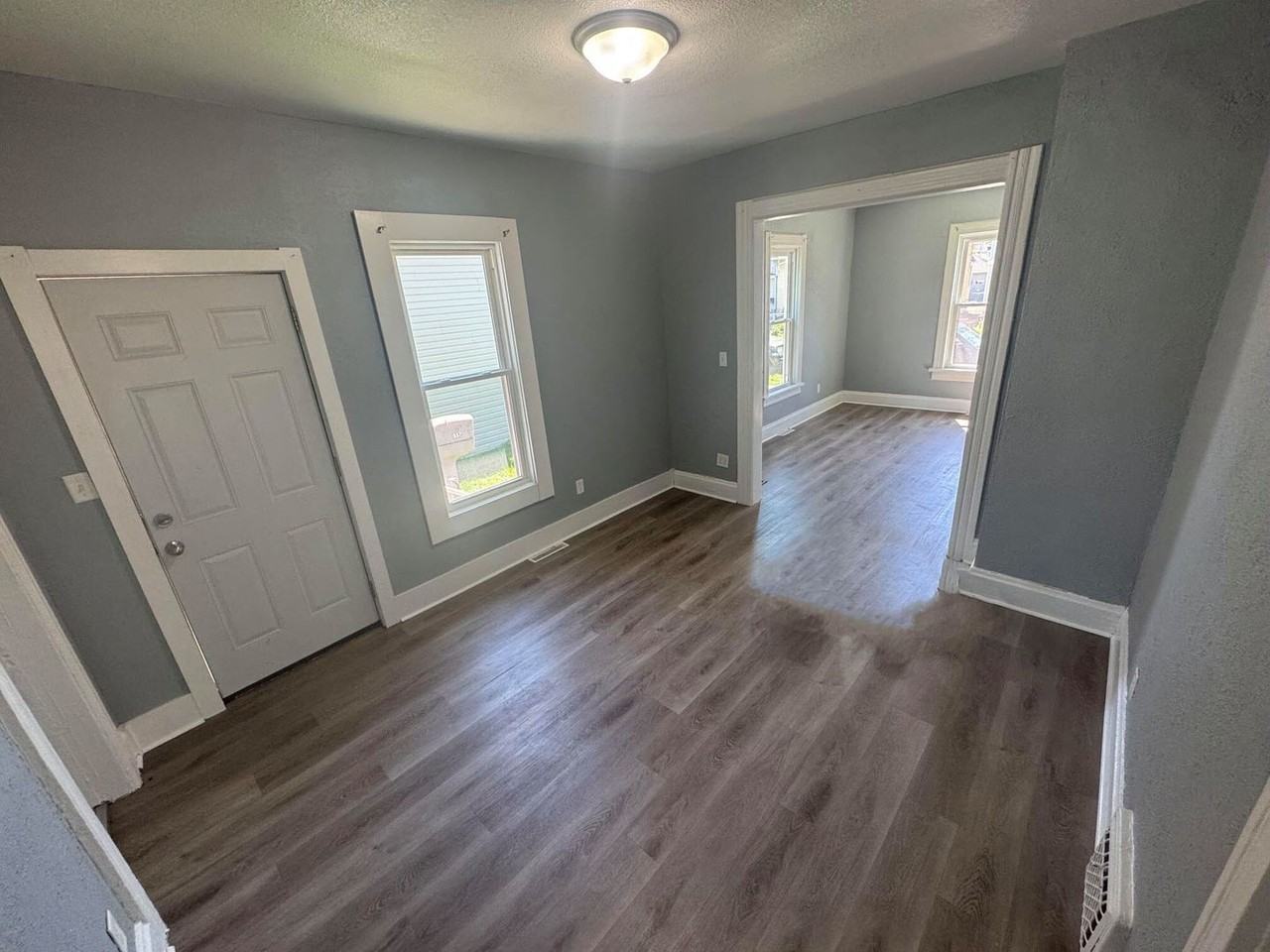 557 Valleywood Dr - Photo 2 of 8