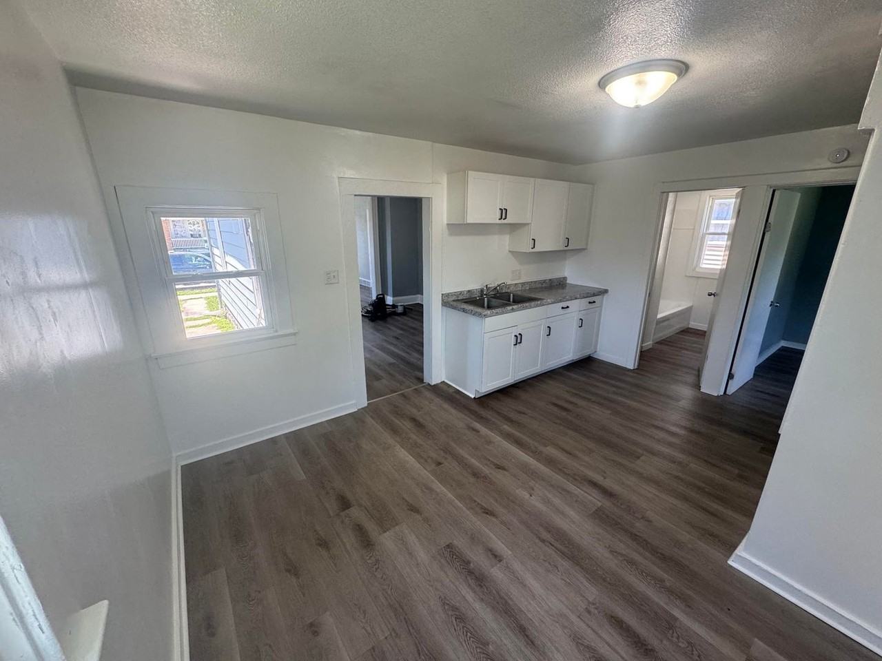 557 Valleywood Dr - Photo 3 of 8